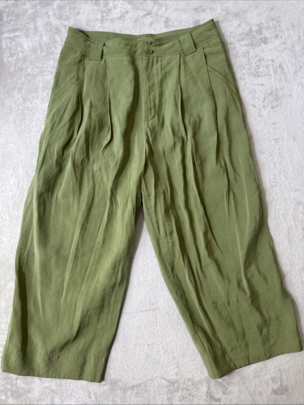 Anthropologie wide leg crop pants women’s 12 olive green pleated flowy trousers